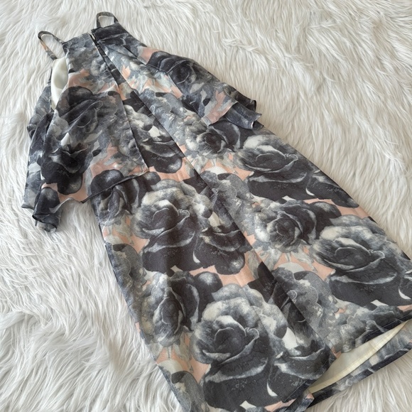 Ali & Jay Floral Dress - Picture 5 of 5